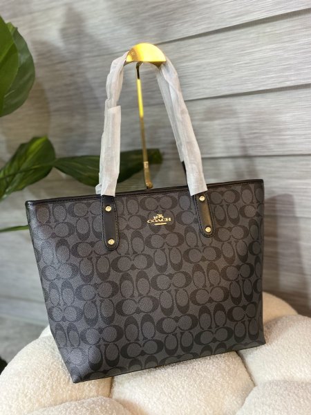 حقيبة كوتش مختومة ماستر كوبي حجم كبير مع علبة ✨